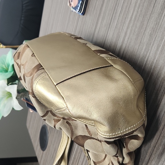 COACH LARGE 3 COMPARTMENT MONOGRAM GOLD LEATHER ACCENT WITH KISSLOCK - Picture 5 of 13